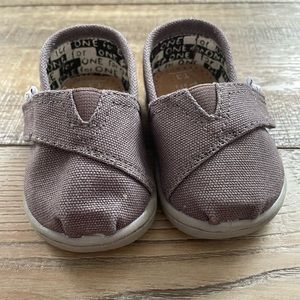 Grey canvas Toms